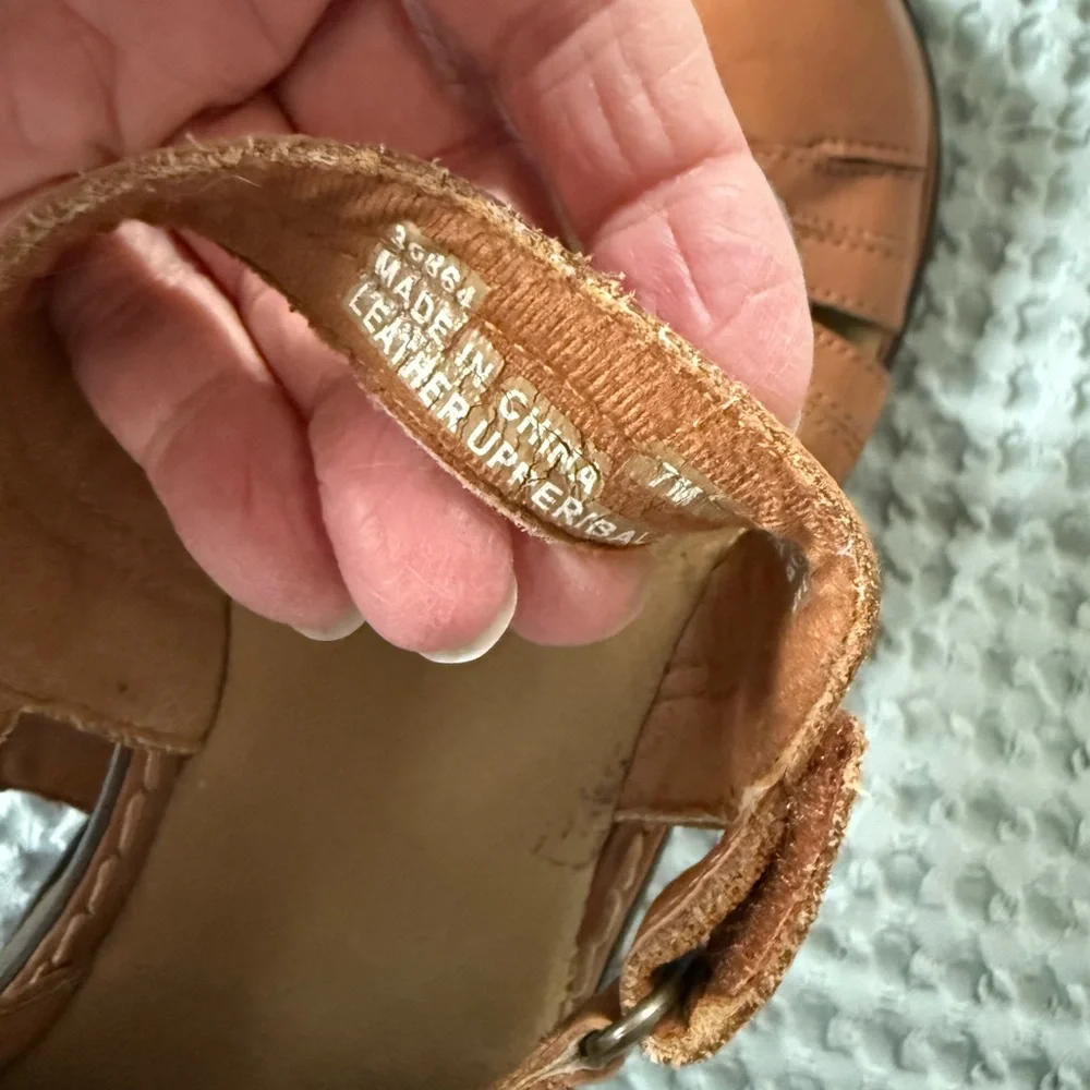 Clarks Women's Brown Shoes - Picture 3 of 4